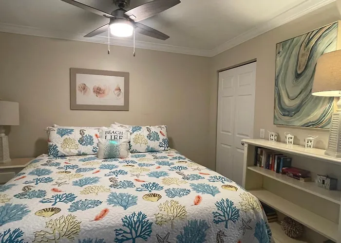 Sunnydaze-Steps To The Ocean King Bed, Free Bikes!