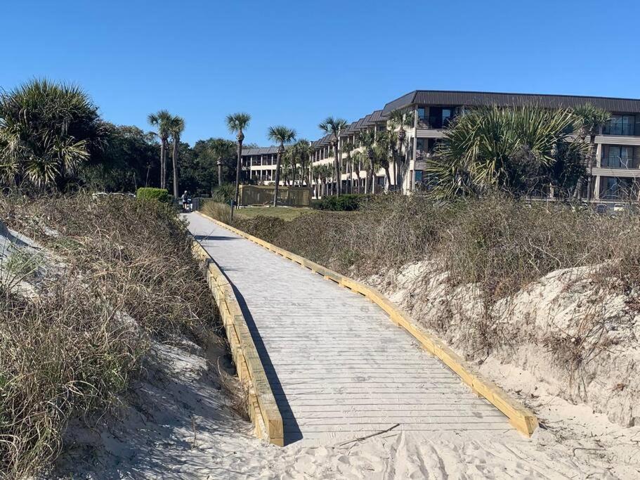 Apartment Sunnydaze-steps To The Ocean King Bed, Free Bikes! Hilton Head Island