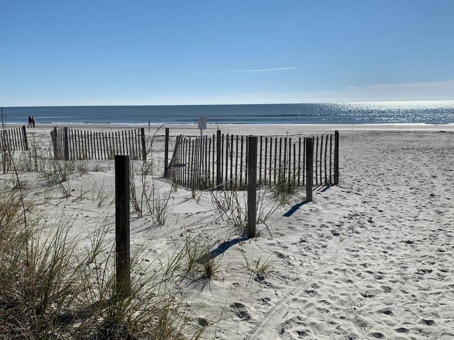 Apartment Sunnydaze-steps To The Ocean King Bed, Free Bikes! Hilton Head Island