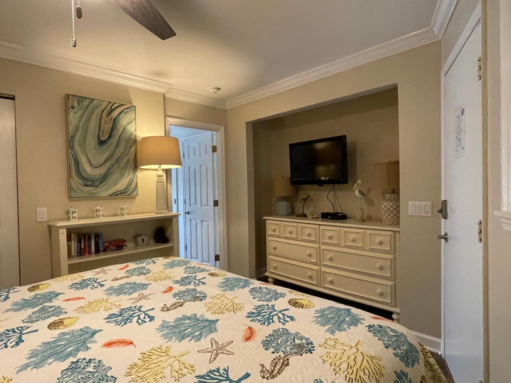 Sunnydaze-steps To The Ocean King Bed, Free Bikes! Apartment *