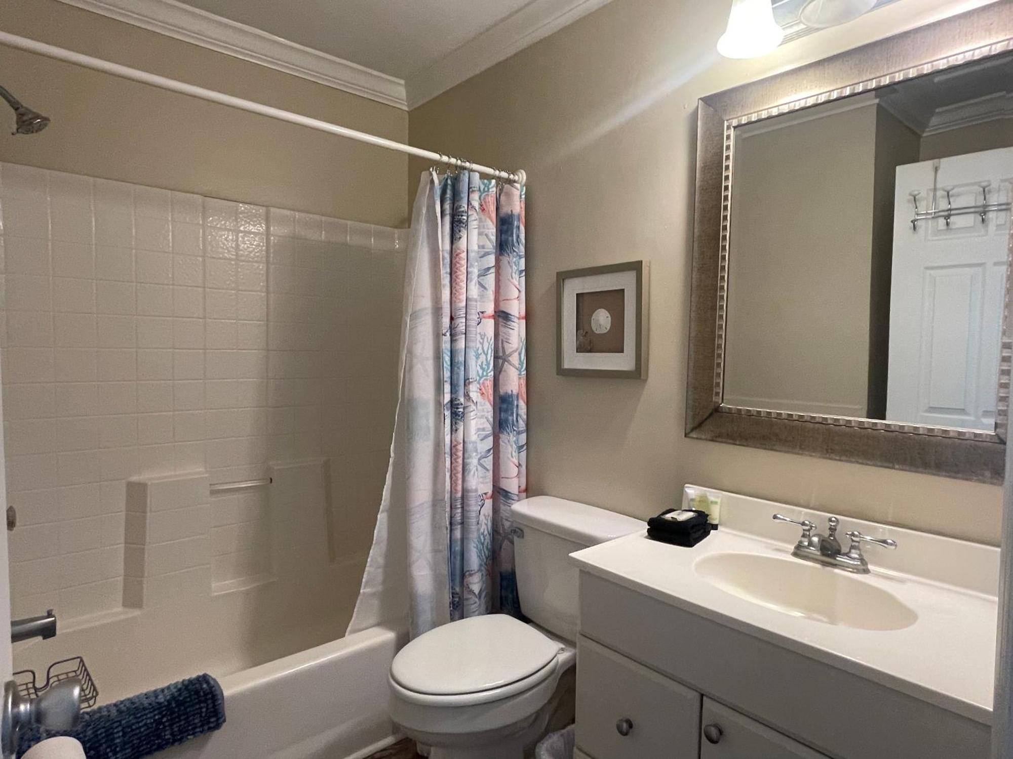Apartment Sunnydaze-steps To The Ocean King Bed, Free Bikes! Hilton Head Island