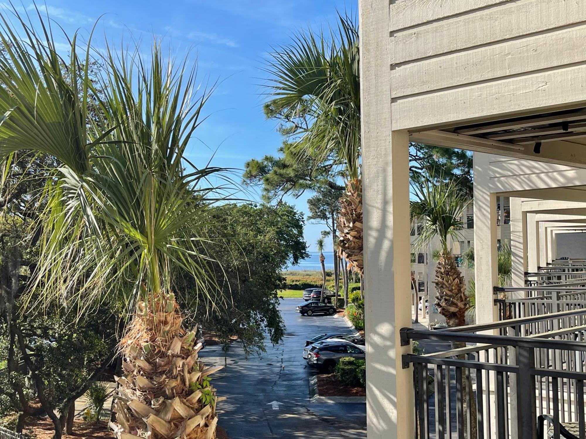 Sunnydaze-steps To The Ocean King Bed, Free Bikes! Apartment